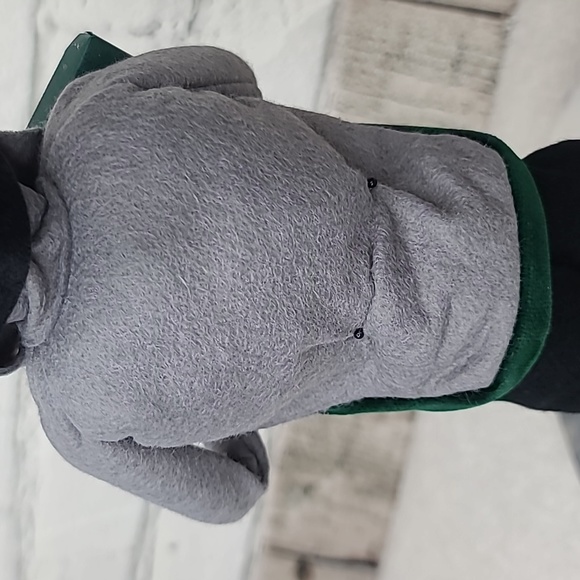 Byers' Choice Caroler 2004 Christmas Traditions Man with Christmas Crackers - Picture 11 of 17